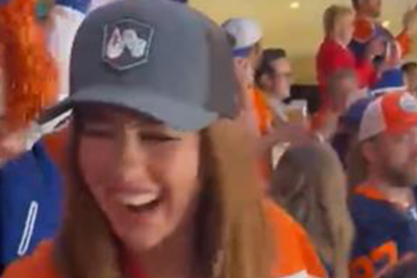 Oilers fan flash not censored